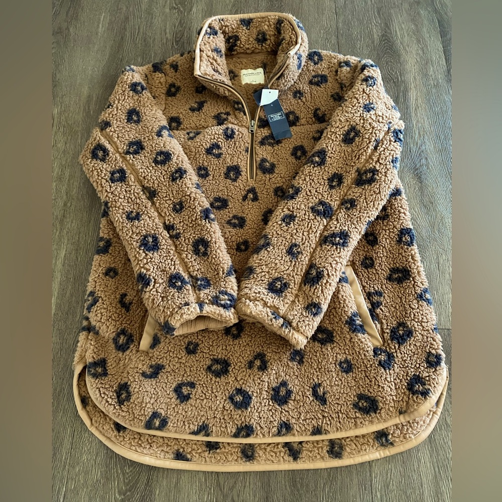 NWT Abercrombie Pullover